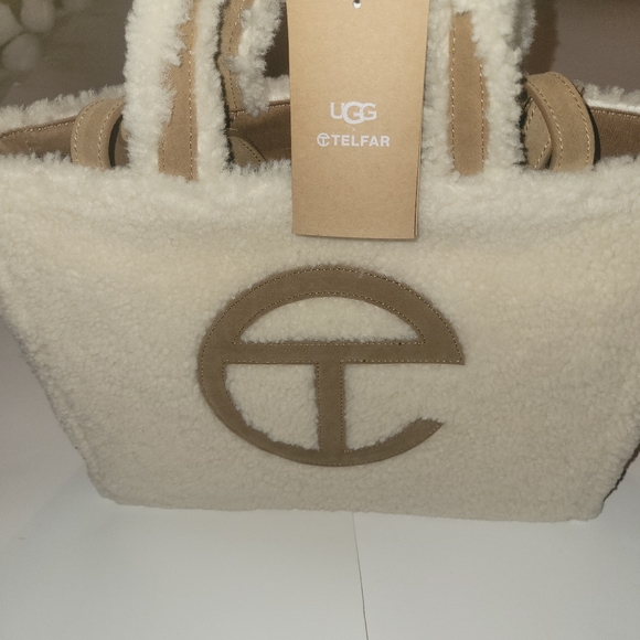 UGG x Telfar Medium Reverse Shearling Shopper Natural - Picture 5 of 16